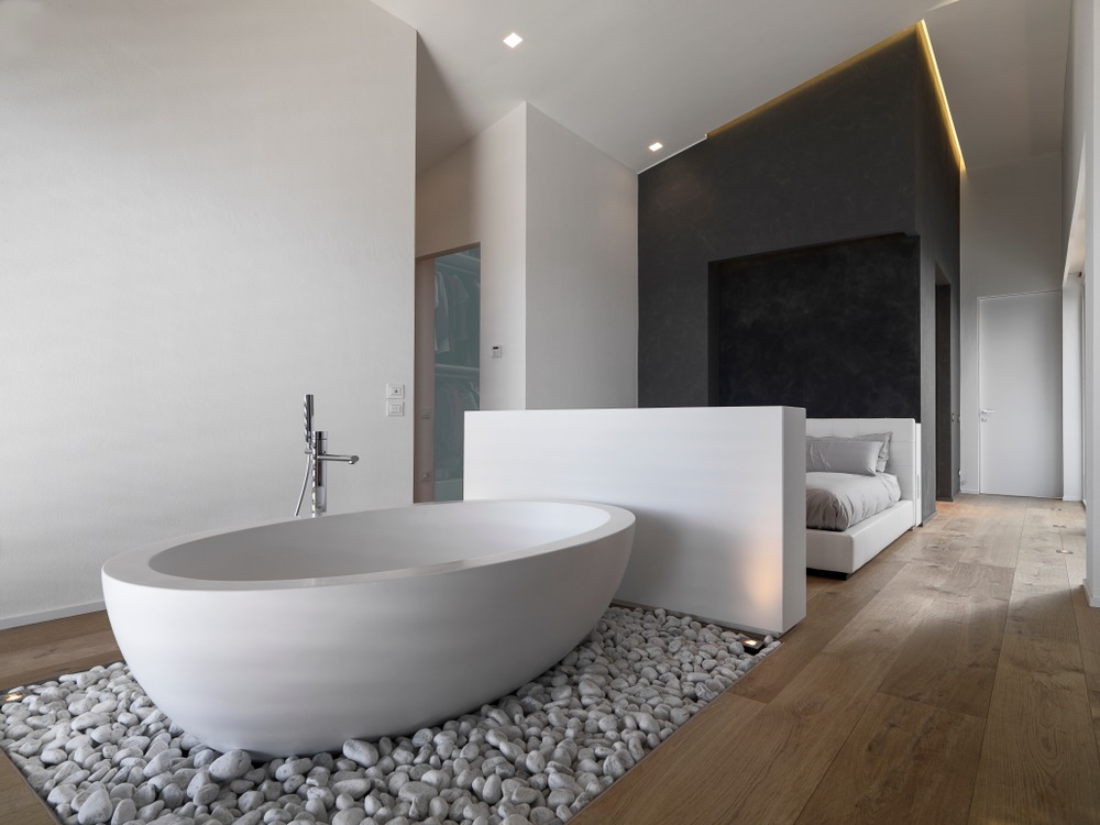 In,The,Foreground,The,Modern,Free-standing,Bathtub,On,Small,White